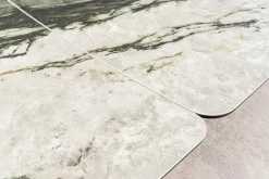 Ausziehbarer Esstisch ELEMENTS 180-260cm taupe grau spanische Keramik Walnuss Gestell