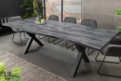Ausziehbarer Esstisch WILD 180-220cm grau gekälkt Wildeichen-Design Baumkante schwarz