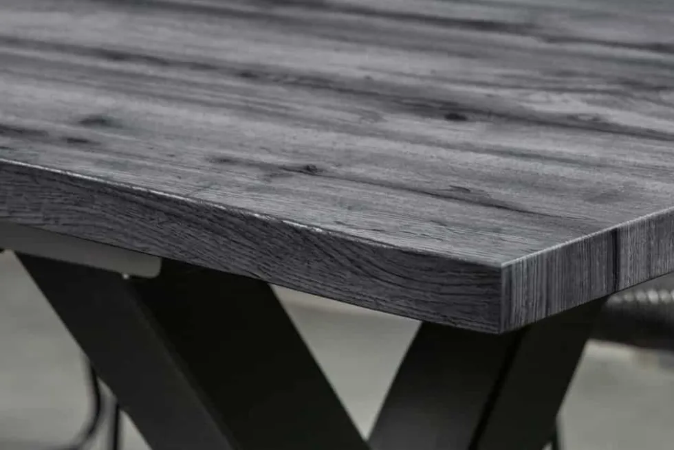Ausziehbarer Esstisch WILD 180-220cm grau gekälkt Wildeichen-Design Baumkante schwarz