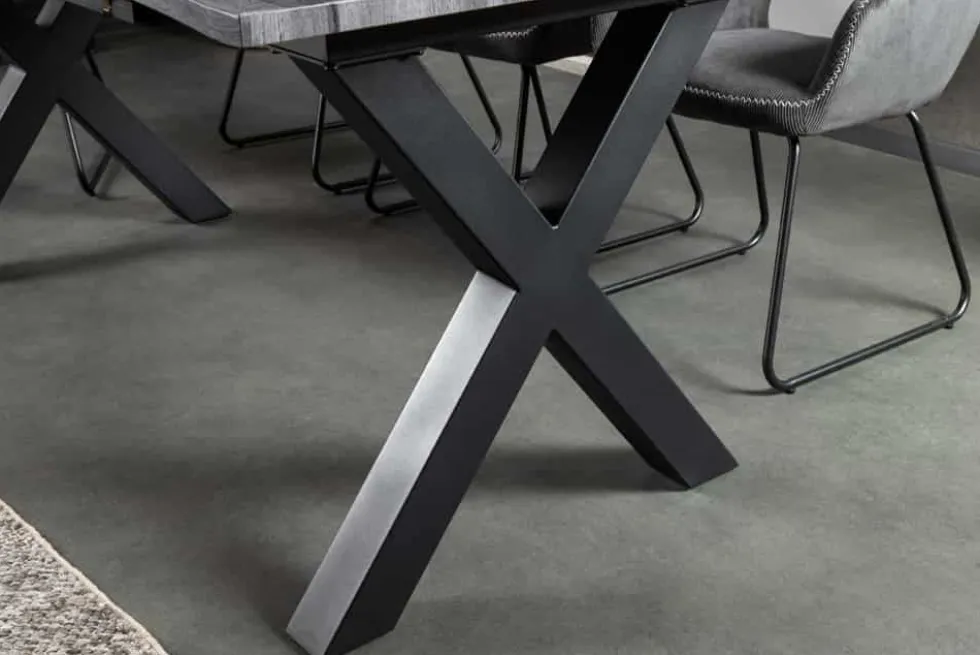 Ausziehbarer Esstisch WILD 160-200cm grau gekälkt Wildeichen-Design Baumkante schwarz
