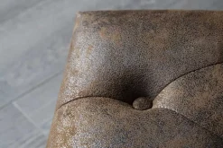 Chesterfield Fußhocker 80cm antik braun mit Knopfheftung und Nietenbesatz