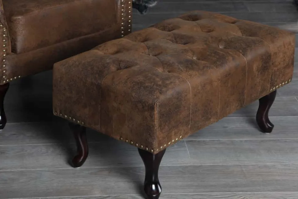 Chesterfield Fußhocker 80cm antik braun mit Knopfheftung und Nietenbesatz