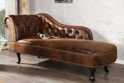 Chesterfield Récamière 170cm antik braun mit Knopfheftung und Nietenbesatz