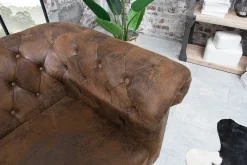 Chesterfield Sessel 110cm antik braun mit Knopfheftung und Federkern