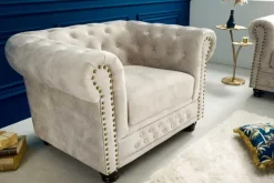 Chesterfield Sessel 110cm Samt champagner beige mit Knopfheftung und Federkern
