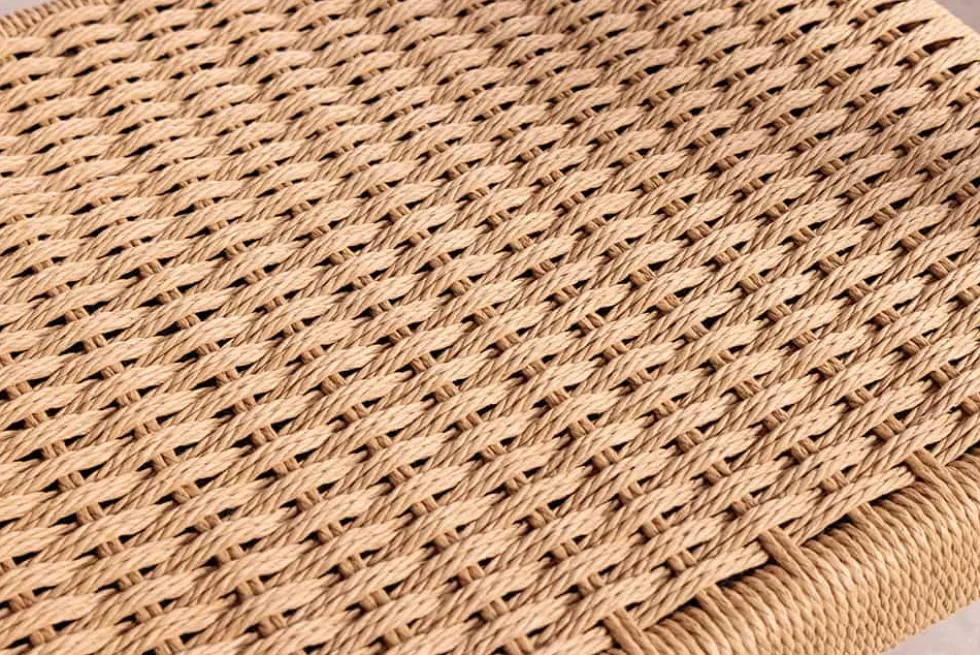 Design Armlehnen-Stuhl KENNEDY natur aus recyceltem Pinienholz mit Korbgeflecht