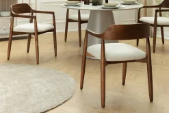 Design Armlehnen-Stuhl KENNEDY braun smoke creme aus recycelter Pinie mit Polstersitz