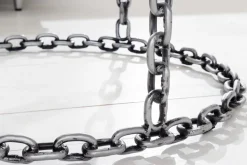 Design Couchtisch CHAINS 65cm silber handmade Metall rund Glasplatte Kettengestell