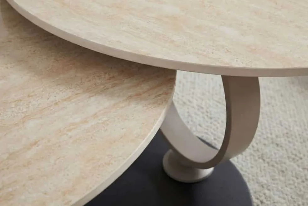Design Couchtisch DANCING RINGS natur rund drehbar Travertin Keramik champagner greige