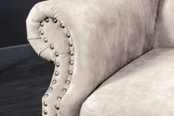 Design Ohrensessel CHESTERFIELD 105cm champagner beige Samt silber Ziernieten