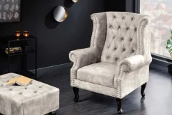 Design Ohrensessel CHESTERFIELD 105cm champagner beige Samt silber Ziernieten