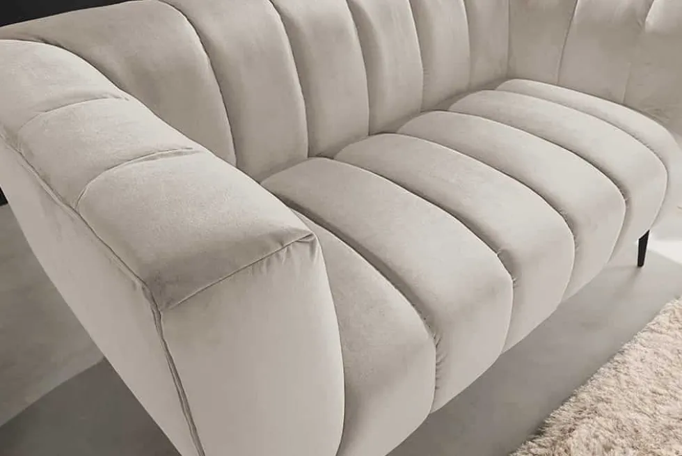 Design 2-Sitzer Sofa NOBLESSE 165cm champagner Samt schwarze Metallfüße Federkern