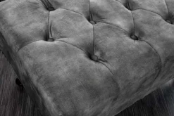 Design Sitzhocker CHESTERFIELD 80cm grau Samt Knopfheftung Nietenbesatz