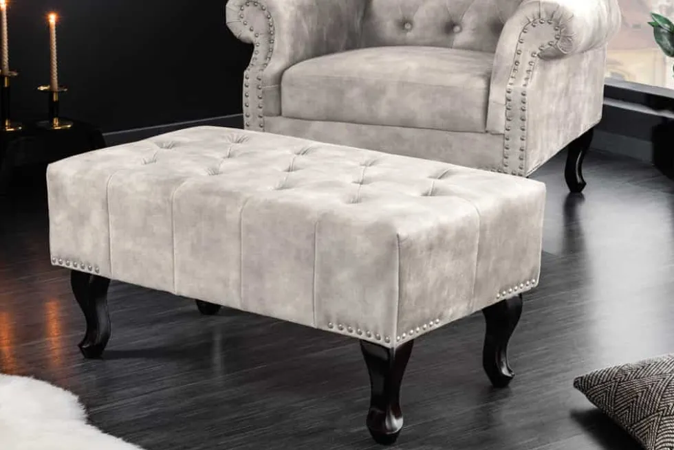 Design Sitzhocker CHESTERFIELD 80cm champagner beige Samt Knopfheftung Nietenbesatz