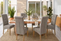 Design Stuhl CASA taupe Strukturstoff Massivholzbeine mit Zierknöpfen und Nackenrolle