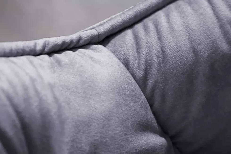 Design Stuhl MILANO grau Samt mit Armlehne Ziersteppung gepolstert schwarze Metallbeine