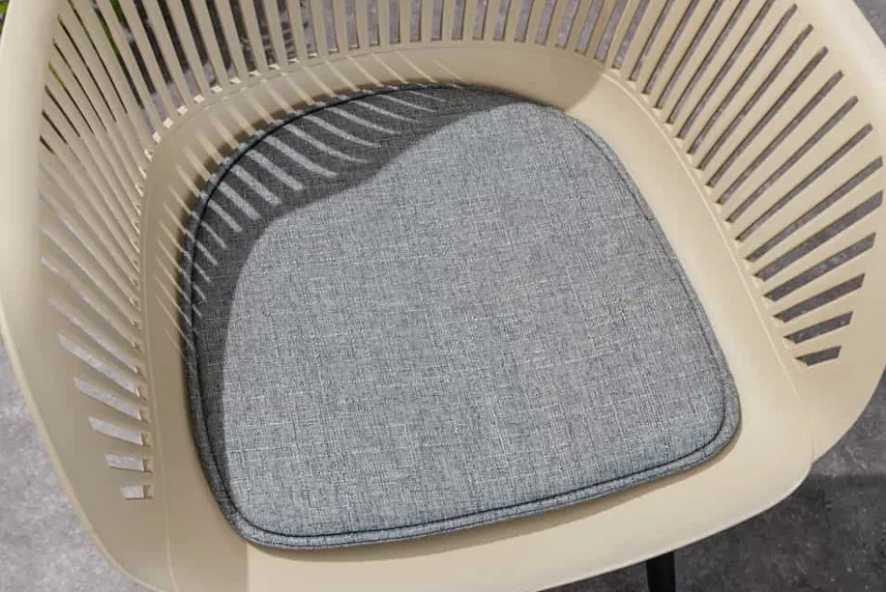 Design Stuhl SIGNUM greige schwarz Kunststoff Indoor Outdoor mit Armlehnen