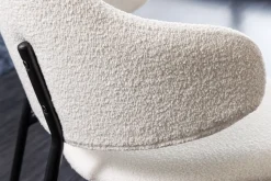 Design Stuhl VOGUE weiß Bouclé schwarze Metallbeine