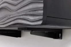 Design TV-Board WAVE 160cm schwarz Mangoholz mit 3D Schnitzereien hängend
