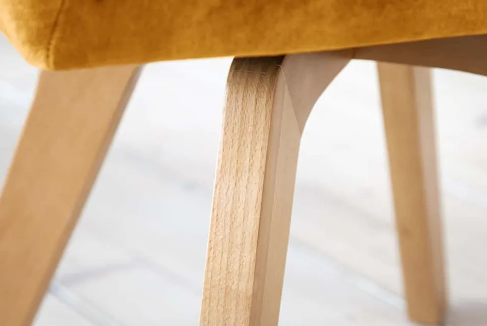 Drehbarer Design Stuhl LIVORNO senfgelb Samt Buchenholz Beine mit Armlehnen