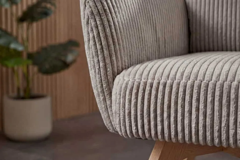 Drehbarer Retro Stuhl BIG GEORGE greige Cord Buchenholz Taschenfederkern mit Armlehnen