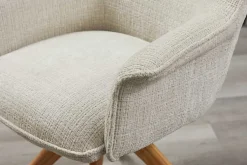 Drehbarer Stuhl LE GRAND beige Chenille Cremona natur Eiche Massivholz mit Armlehne