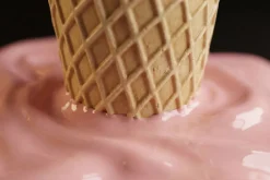Einzigartiger Bartisch ICE CREAM 105cm beige rosa runde Tischplatte Glas handmade