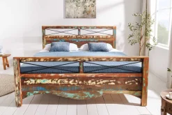 Einzigartiges Bett JAKARTA 185cm braun bunt aus recycelten Fischerbooten Massivholz