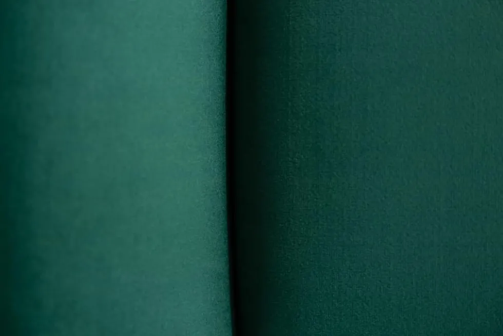 Elegante Sitzbank SCARLETT 90cm smaragdgrün Samt mit Armlehnen