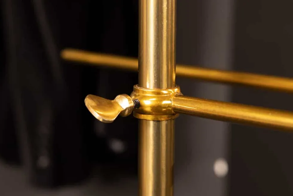 Eleganter Herrendiener VALET 128cm gold Aluminium Kleiderhaken Garderobenständer