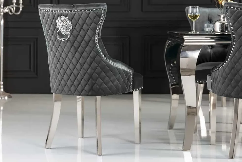 Eleganter Stuhl CASTLE DELUXE grau Samt Löwenkopf Chesterfield Design Esszimmerstuhl Nieten