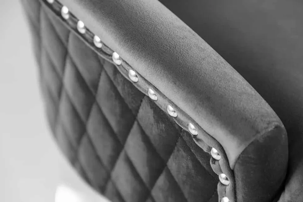 Eleganter Stuhl CASTLE DELUXE grau Samt Löwenkopf Chesterfield Design Esszimmerstuhl Nieten