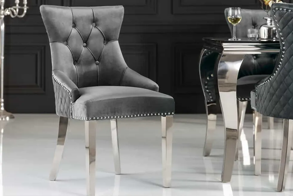 Eleganter Stuhl CASTLE DELUXE grau Samt Löwenkopf Chesterfield Design Esszimmerstuhl Nieten