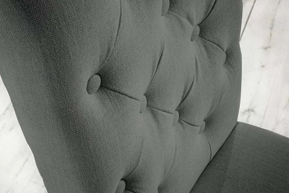 Eleganter Stuhl CASTLE grau mit Chesterfield Steppung im Landhausstil