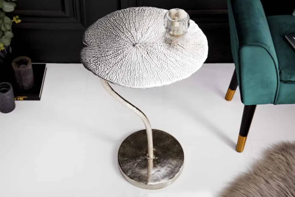 Handgearbeiteter Beistelltisch ABSTRACT LEAF 40cm silber