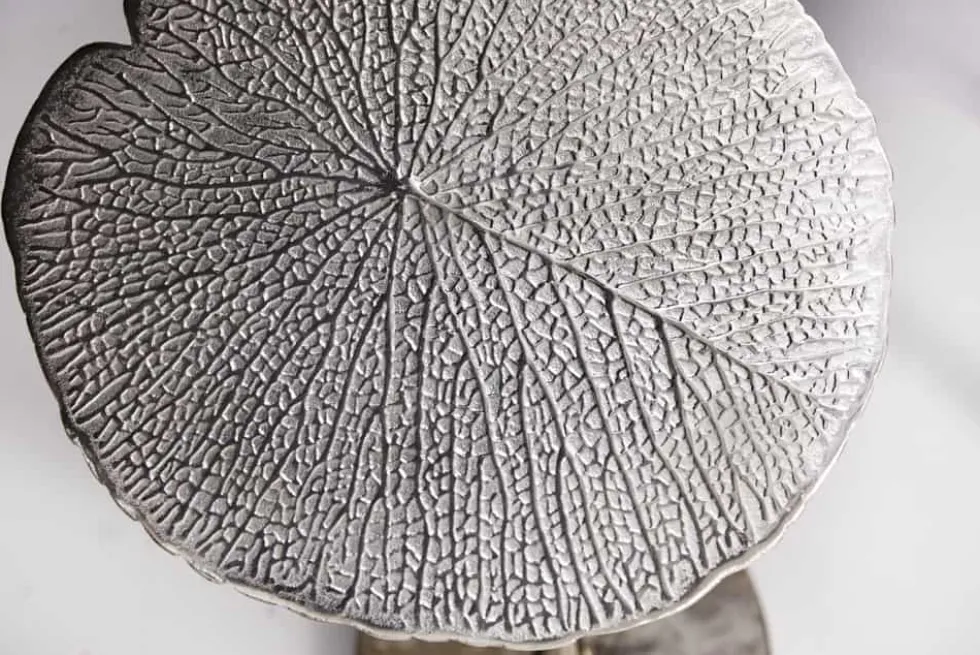 Handgearbeiteter Beistelltisch ABSTRACT LEAF 40cm silber