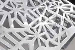 Handgearbeiteter Couchtisch ABSTRACT 60cm Alu silberfarbig im Gap Design