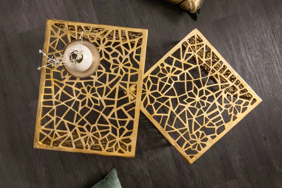 Handgearbeiteter Couchtisch ABSTRACT 50cm 2er Set gold im Gap Design