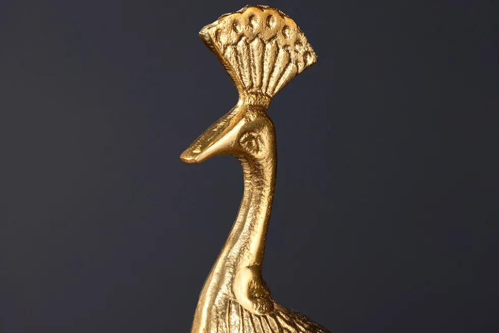 Handgefertigte Servierplatte WILDLIFE PEACOCK 40cm gold Metall Pfauen-Skulptur