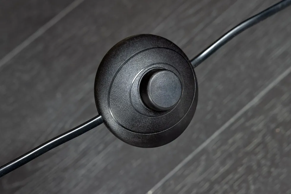 Handgefertigte Stehlampe DESIGNED BY NATURE 165cm natur schwarz Regenbaumholz