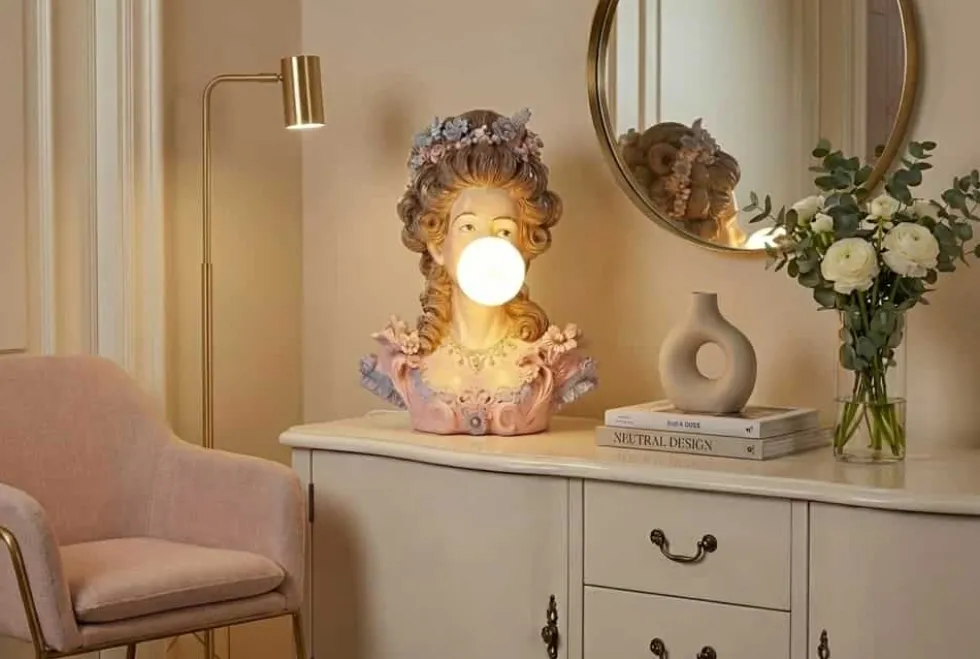 Handgefertigte Tischlampe LADY 60cm mehrfarbig Büste mit Lampenkugel