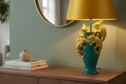 Handgefertigte Tischlampe CHAMELEON 55cm grün gold Skulptur gelber Stoffschirm