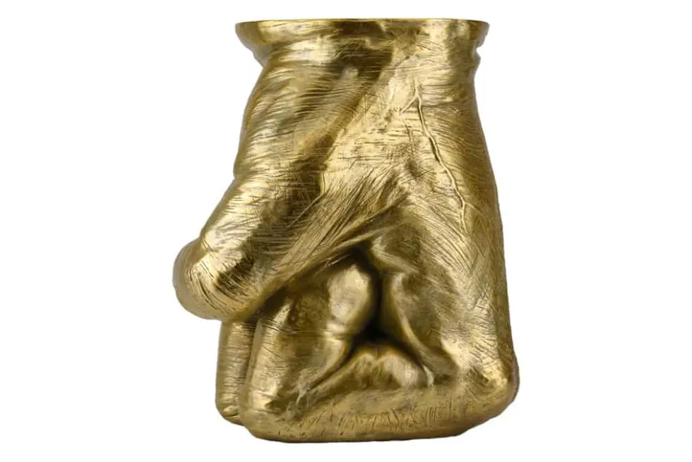 Handgefertigter Beistelltisch FIST 50cm gold runde Tischplatte Faust-Skulptur