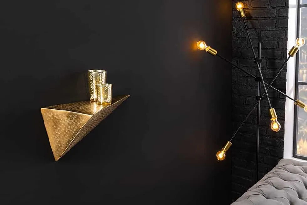 Handgefertigtes Wandregal PYRAMID 40cm gold antik Metall Hammerschlag Design