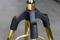 Höhenverstellbarer Barhocker INDUSTRIAL gold schwarz Metall rund drehbar Industrial Design