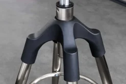 Höhenverstellbarer Barhocker INDUSTRIAL Chrom gebürstet silber schwarz Metall rund drehbar