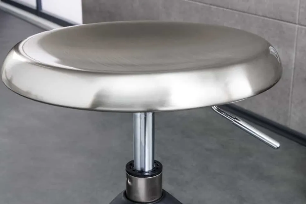 Höhenverstellbarer Barhocker INDUSTRIAL Chrom gebürstet silber schwarz Metall rund drehbar