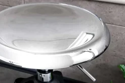 Höhenverstellbarer Barhocker INDUSTRIAL Chrom silber schwarz Metall rund drehbar