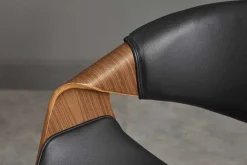 Höhenverstellbarer Bürostuhl ORGANIC schwarz Kunstleder Walnussholz braun drehbar