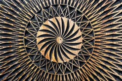 Hängendes TV-Board ILLUSION 160cm schwarz Mangoholz Massivholz mit 3D Schnitzereien gold